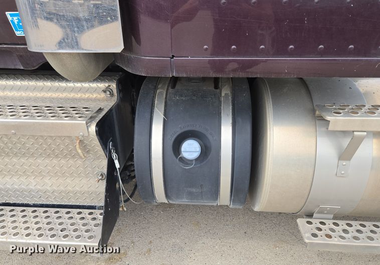 image for item EQ6944 2018 Kenworth T880 semi truck