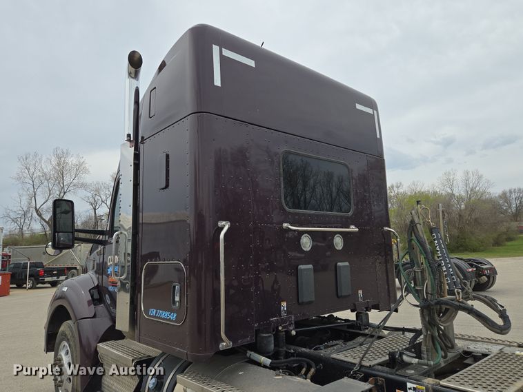 image for item EQ6944 2018 Kenworth T880 semi truck