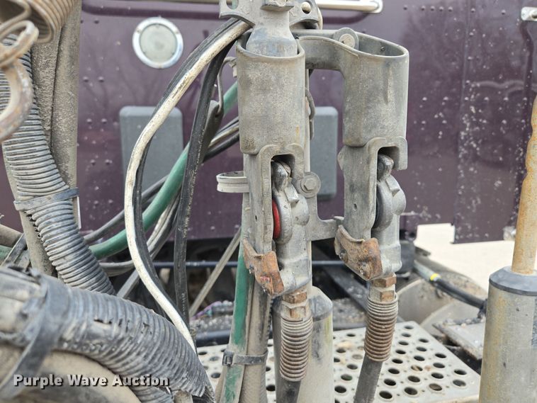 image for item EQ6944 2018 Kenworth T880 semi truck