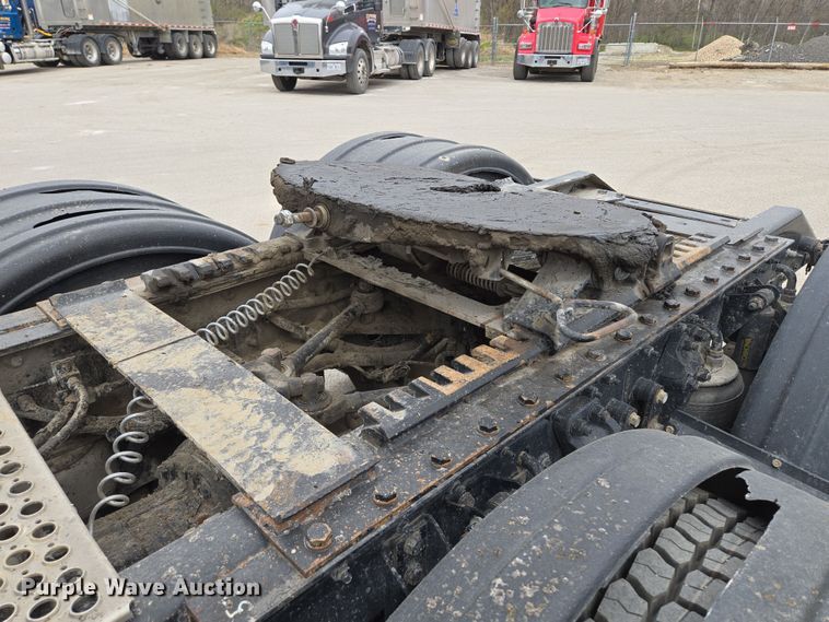 image for item EQ6944 2018 Kenworth T880 semi truck