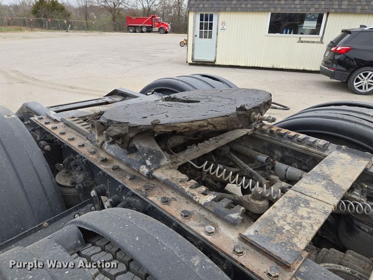 image for item EQ6944 2018 Kenworth T880 semi truck