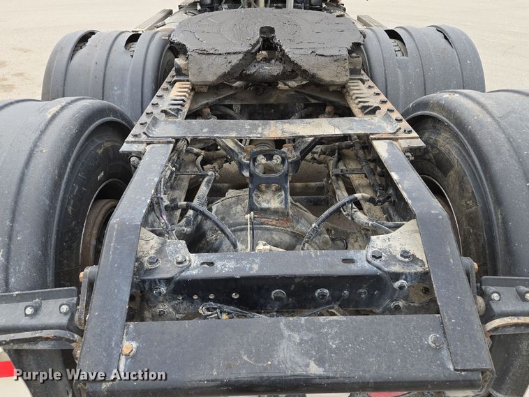 image for item EQ6944 2018 Kenworth T880 semi truck