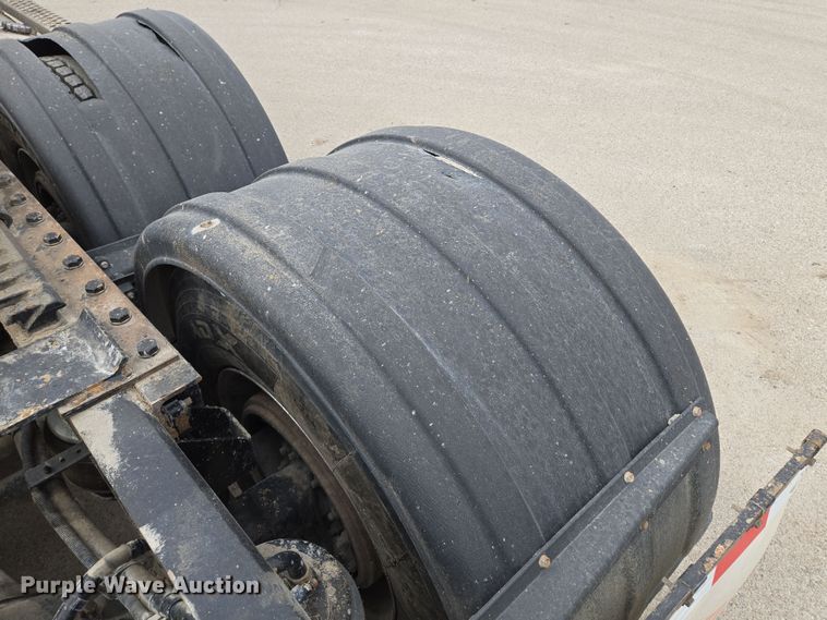 image for item EQ6944 2018 Kenworth T880 semi truck