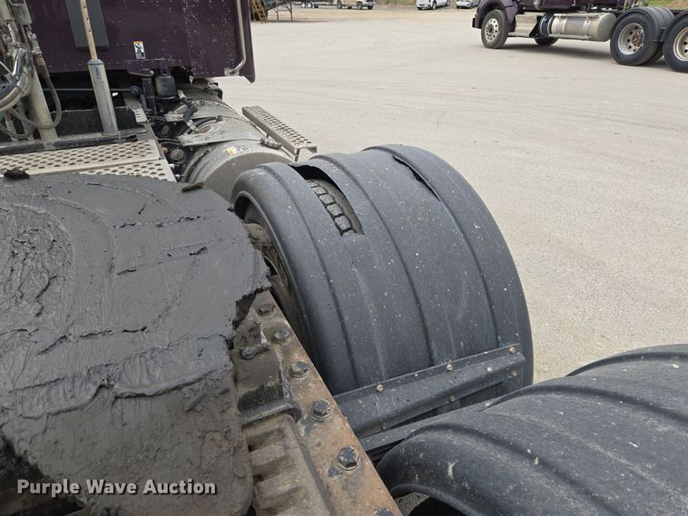 image for item EQ6944 2018 Kenworth T880 semi truck