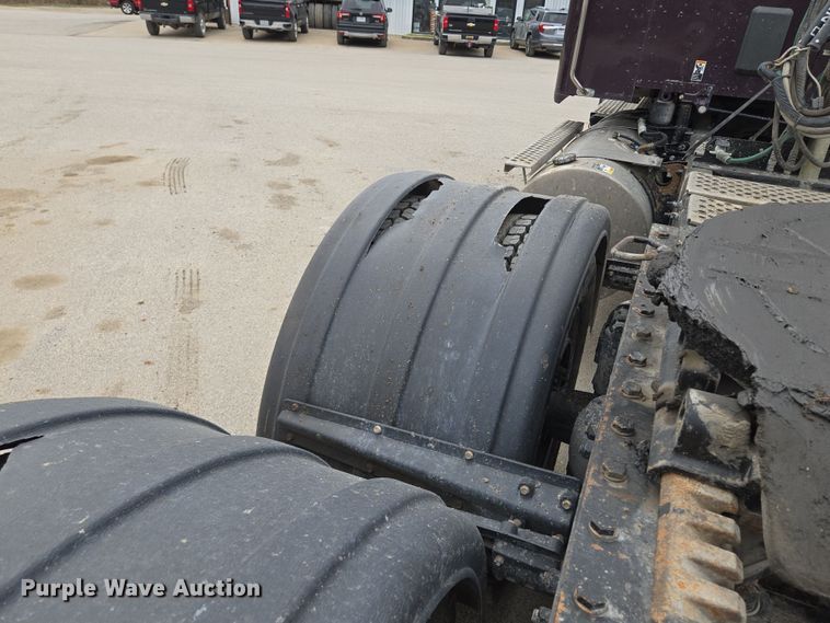 image for item EQ6944 2018 Kenworth T880 semi truck