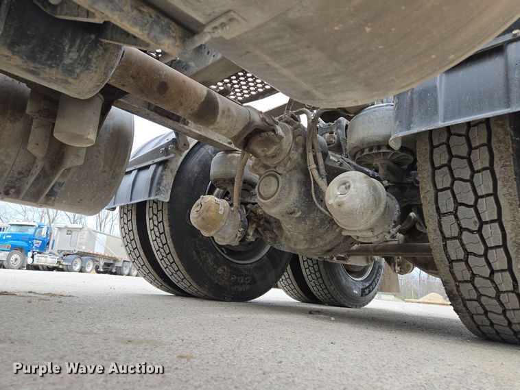 image for item EQ6944 2018 Kenworth T880 semi truck