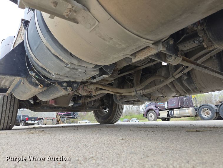 image for item EQ6944 2018 Kenworth T880 semi truck