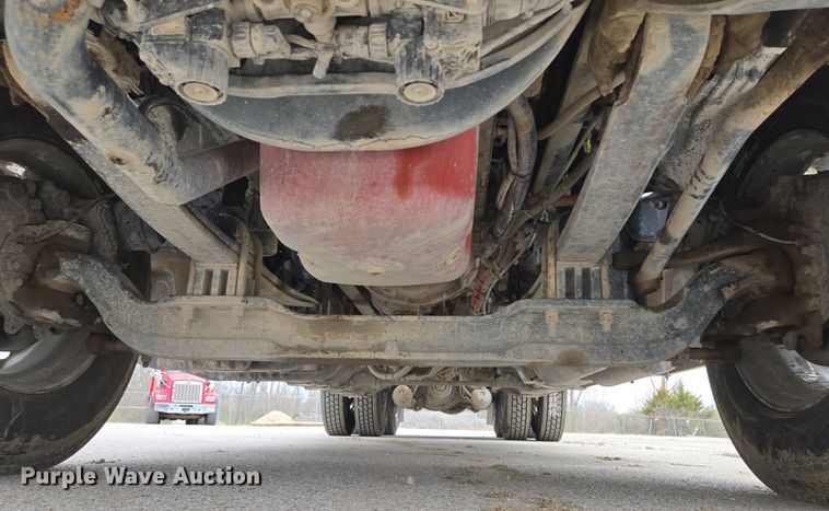 image for item EQ6944 2018 Kenworth T880 semi truck