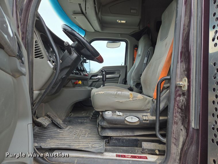 image for item EQ6944 2018 Kenworth T880 semi truck