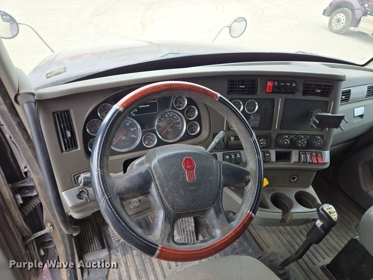 image for item EQ6944 2018 Kenworth T880 semi truck