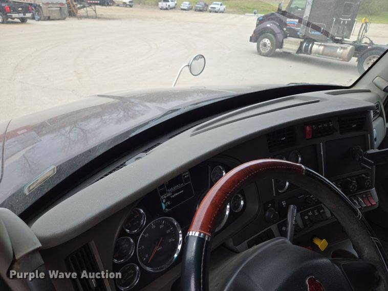 image for item EQ6944 2018 Kenworth T880 semi truck