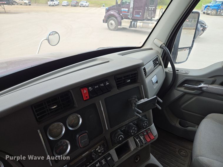 image for item EQ6944 2018 Kenworth T880 semi truck