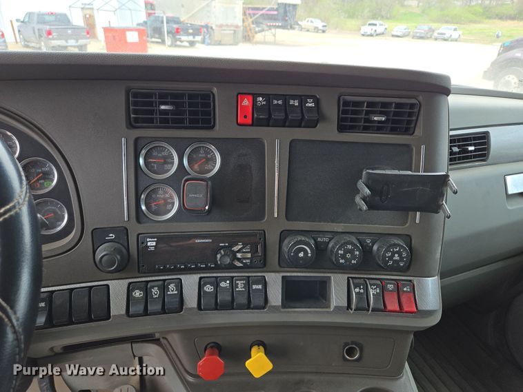 image for item EQ6944 2018 Kenworth T880 semi truck