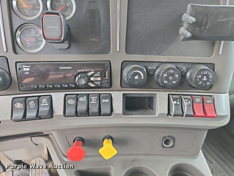 image for item EQ6944 2018 Kenworth T880 semi truck
