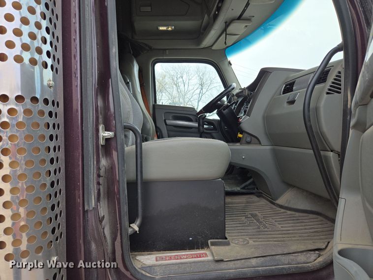 image for item EQ6944 2018 Kenworth T880 semi truck