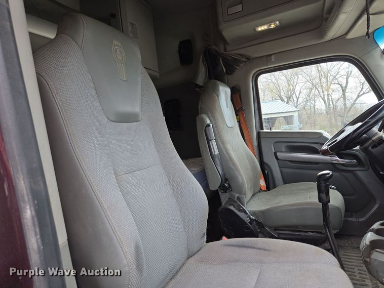 image for item EQ6944 2018 Kenworth T880 semi truck