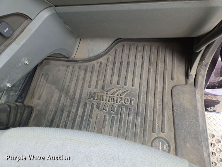 image for item EQ6944 2018 Kenworth T880 semi truck