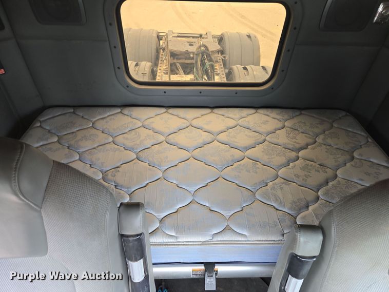 image for item EQ6944 2018 Kenworth T880 semi truck