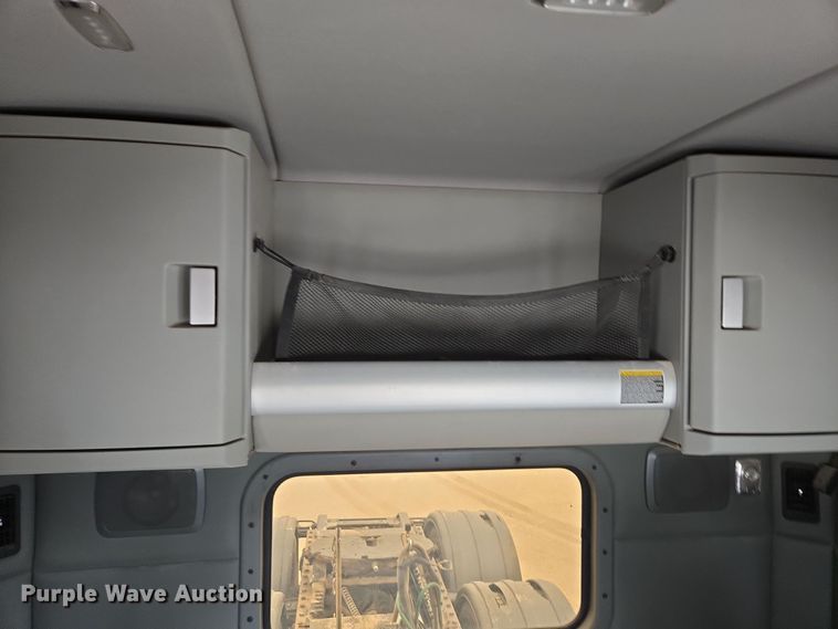 image for item EQ6944 2018 Kenworth T880 semi truck