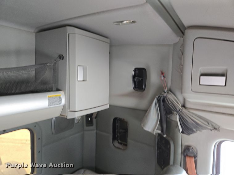 image for item EQ6944 2018 Kenworth T880 semi truck