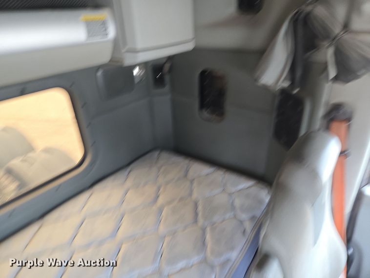 image for item EQ6944 2018 Kenworth T880 semi truck