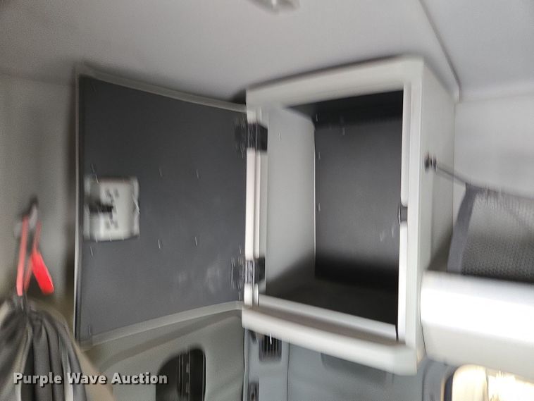 image for item EQ6944 2018 Kenworth T880 semi truck