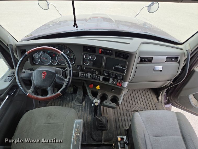 image for item EQ6944 2018 Kenworth T880 semi truck