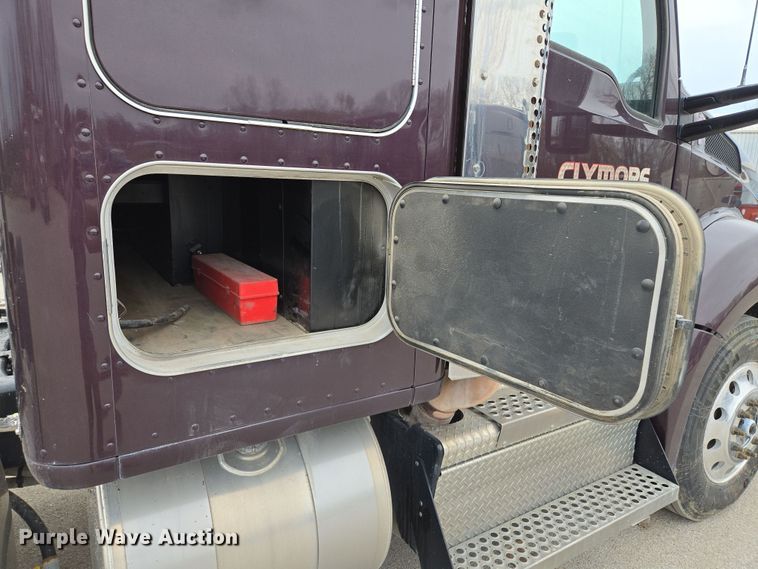 image for item EQ6944 2018 Kenworth T880 semi truck