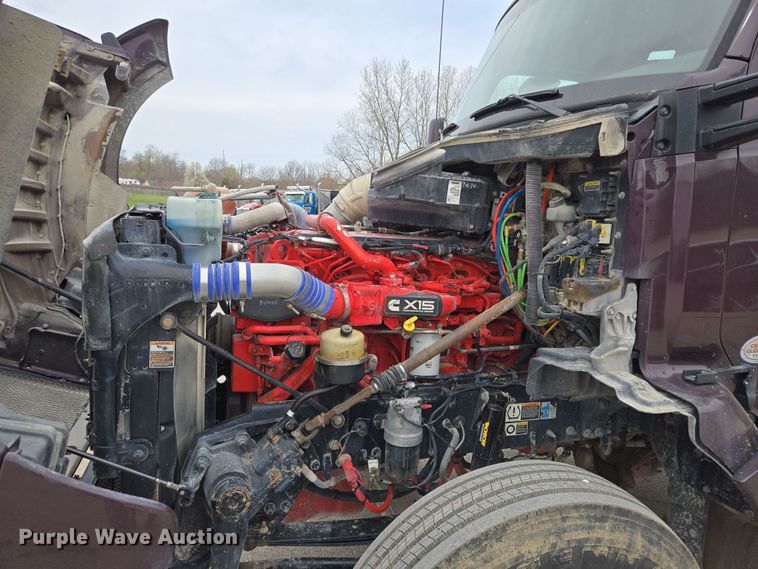 image for item EQ6944 2018 Kenworth T880 semi truck