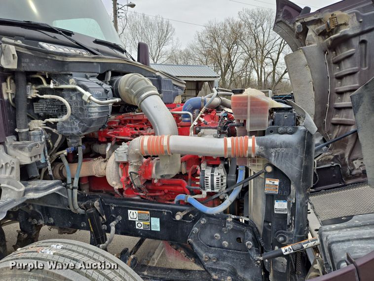 image for item EQ6944 2018 Kenworth T880 semi truck