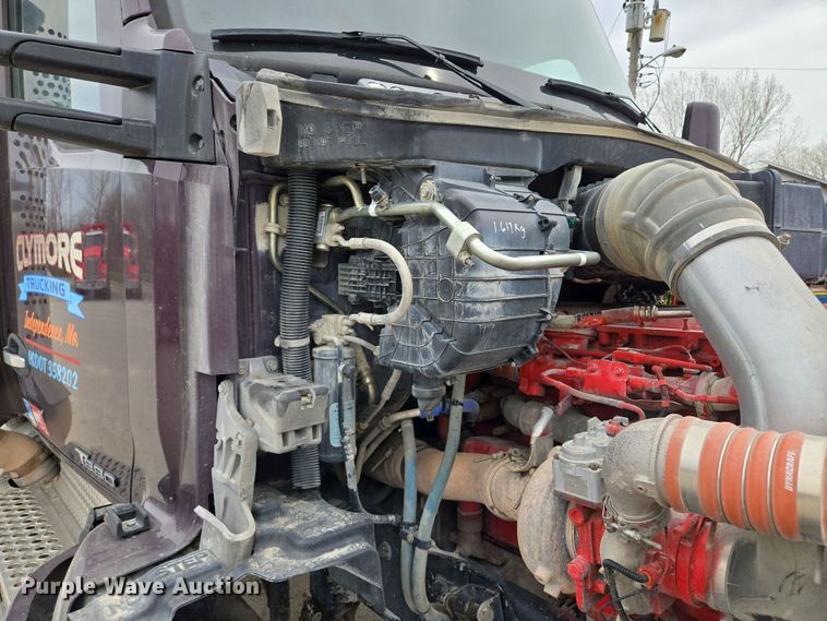 image for item EQ6944 2018 Kenworth T880 semi truck