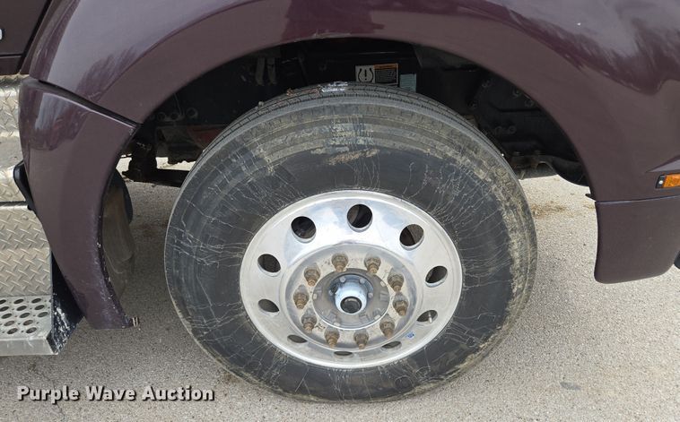 image for item EQ6944 2018 Kenworth T880 semi truck