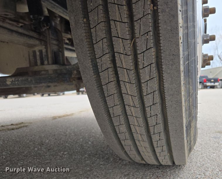 image for item EQ6944 2018 Kenworth T880 semi truck