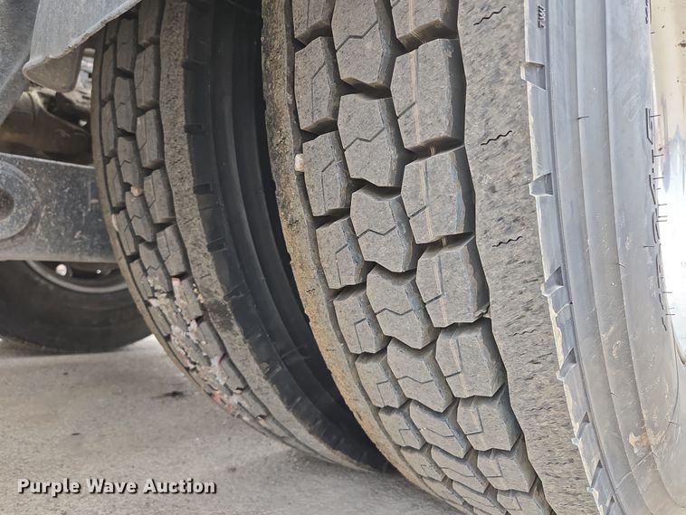 image for item EQ6944 2018 Kenworth T880 semi truck