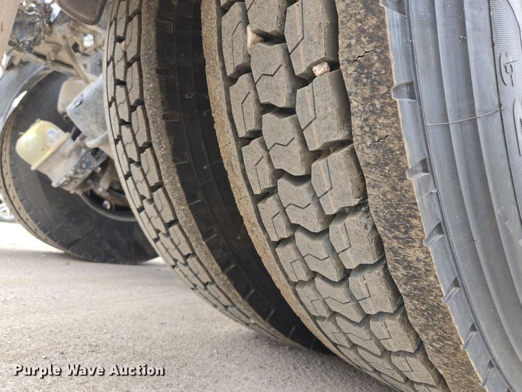 image for item EQ6944 2018 Kenworth T880 semi truck