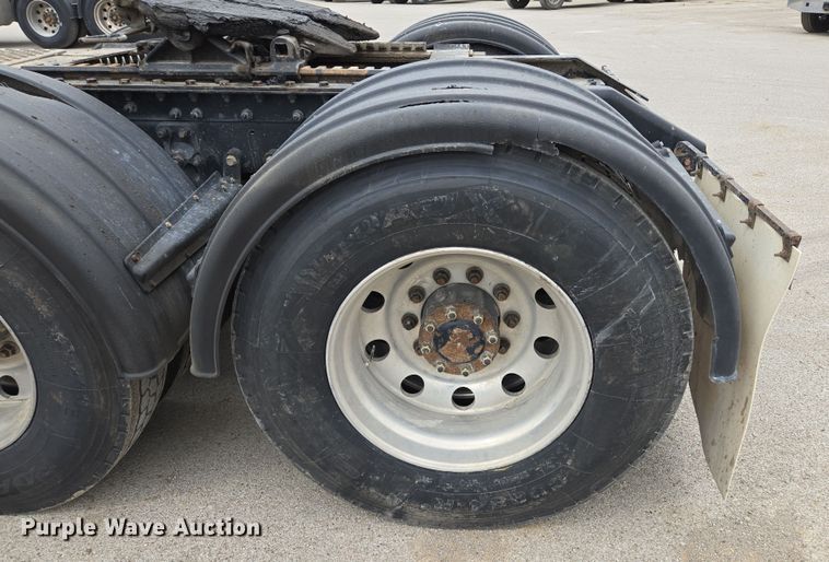 image for item EQ6944 2018 Kenworth T880 semi truck