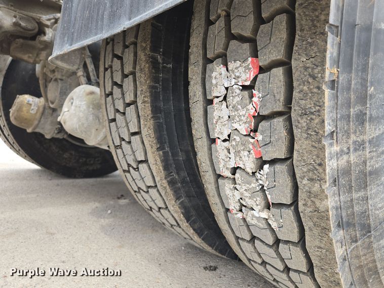 image for item EQ6944 2018 Kenworth T880 semi truck