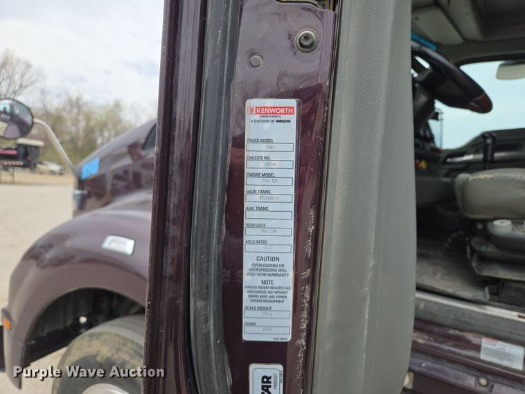 image for item EQ6944 2018 Kenworth T880 semi truck
