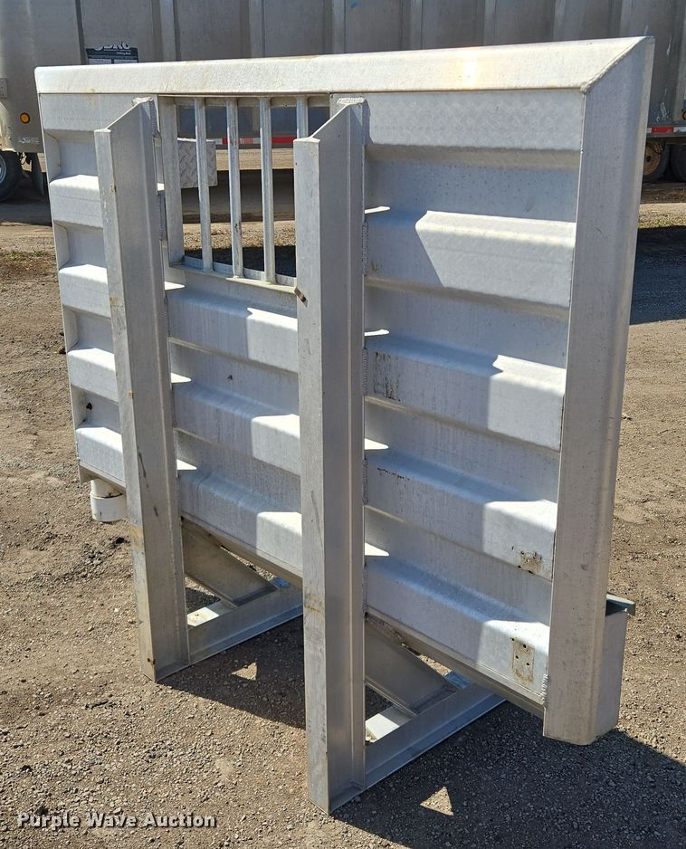 image for item EQ6950 Headache rack 