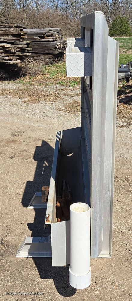 image for item EQ6950 Headache rack 