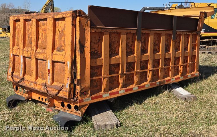 image for item EQ6954 Dump truck bed 