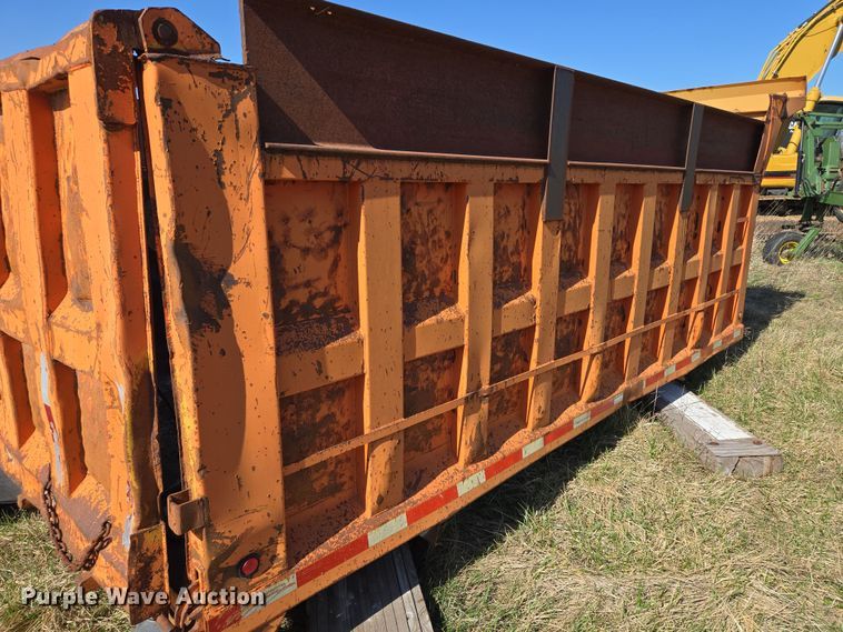 image for item EQ6954 Dump truck bed 