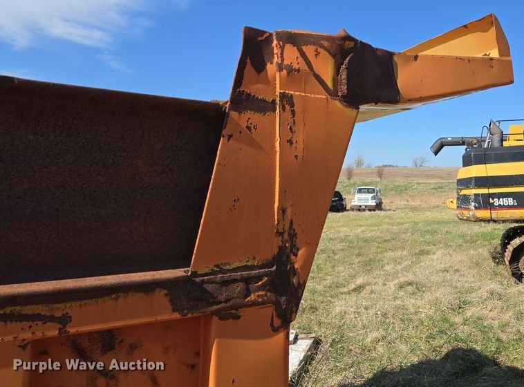 image for item EQ6954 Dump truck bed 