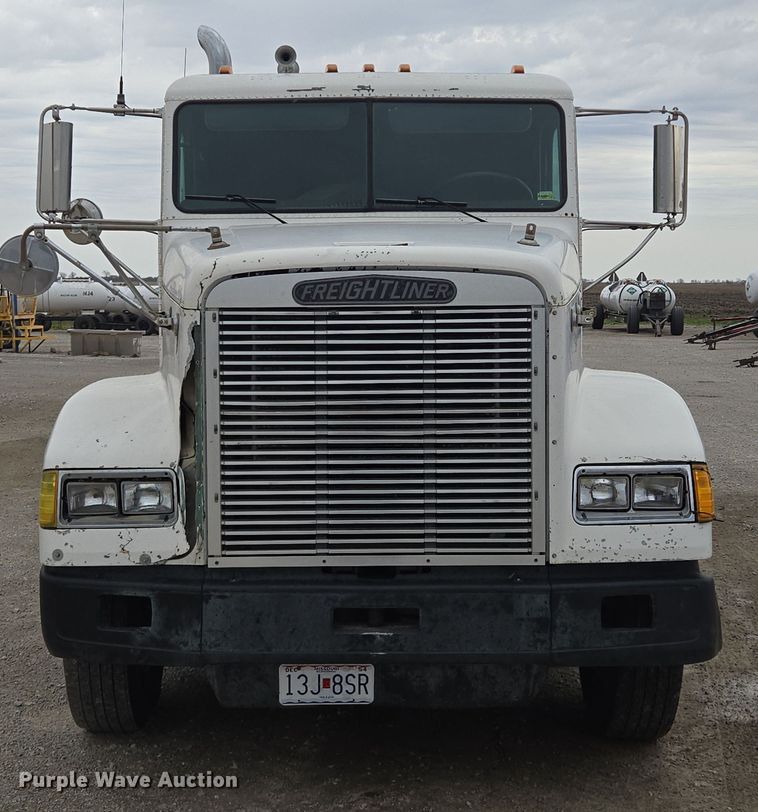 image for item EQ6980 1993 Freightliner USF-1E truck cab and chassis
