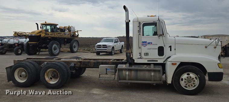 image for item EQ6980 1993 Freightliner USF-1E truck cab and chassis