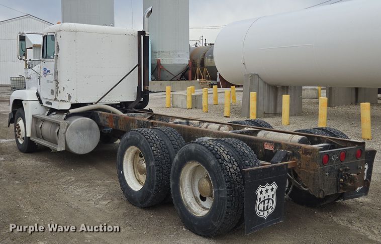 image for item EQ6980 1993 Freightliner USF-1E truck cab and chassis