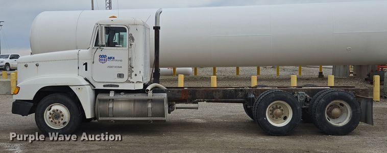 image for item EQ6980 1993 Freightliner USF-1E truck cab and chassis