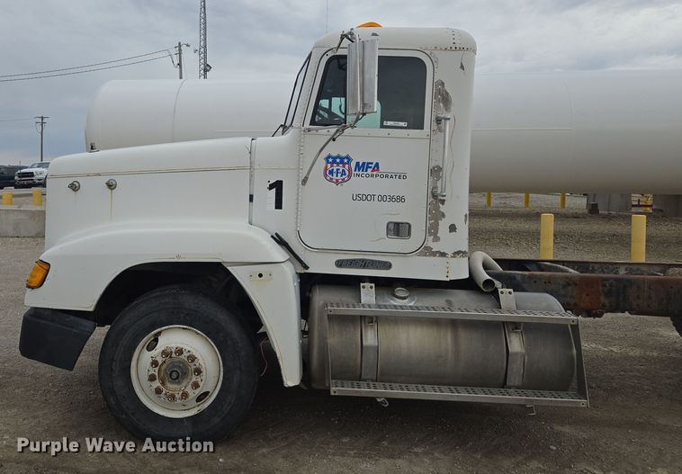 image for item EQ6980 1993 Freightliner USF-1E truck cab and chassis