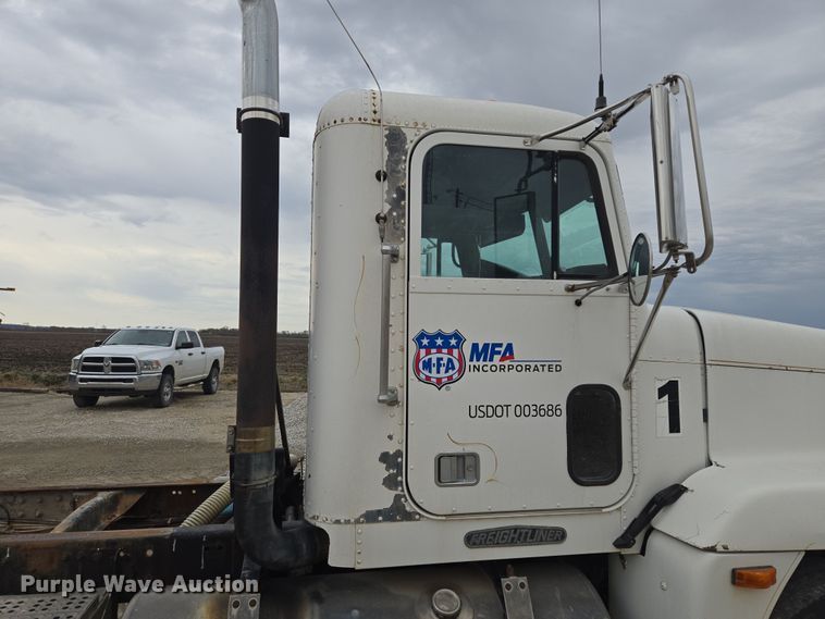 image for item EQ6980 1993 Freightliner USF-1E truck cab and chassis