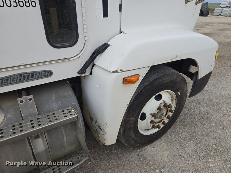 image for item EQ6980 1993 Freightliner USF-1E truck cab and chassis